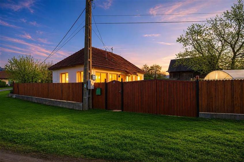 Casă cu 2 camere cu Canalizare în Lemnia