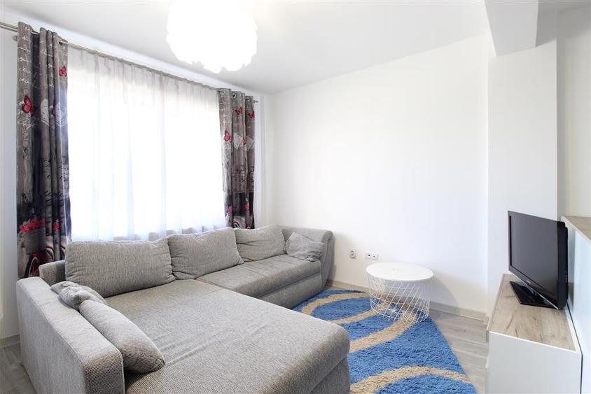 Apartament cu 3 camere semidecomandat, mobilat în Bună Ziua