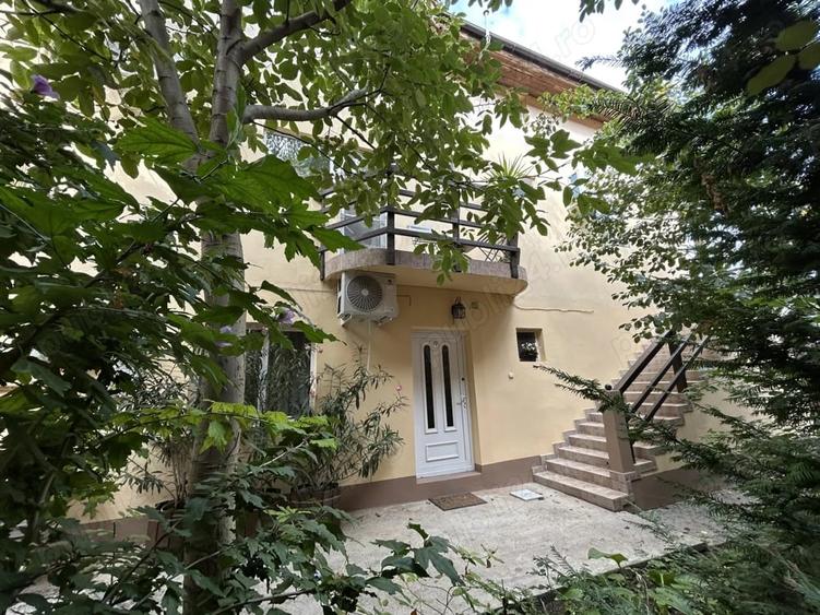 Casă cu 6 camere în Central