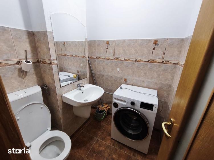 Apartament cu 3 camere semidecomandat în Rahova
