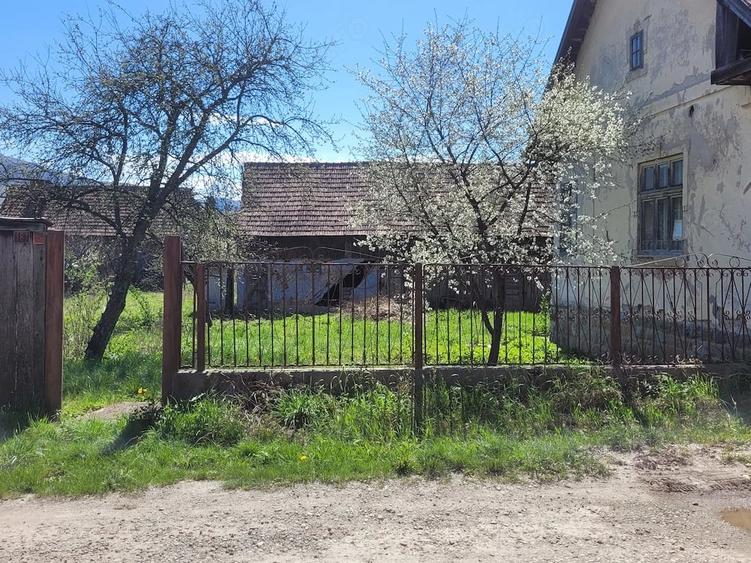 Casă cu 3 camere cu Teren 1497 Mp în Iara