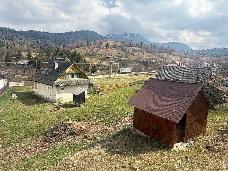Casă cu Teren 1300 Mp în Ceahlău
