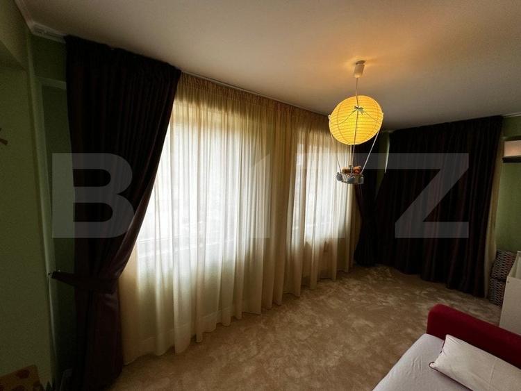 Penthouse cu 7 camere decomandat, mobilat în Drumul Poienii