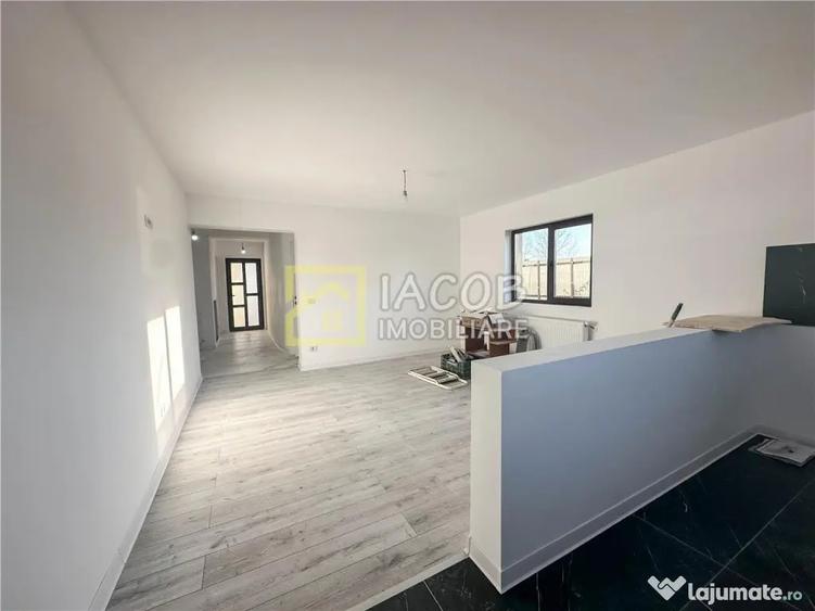Apartament cu 3 camere decomandat în Calea Moldovei