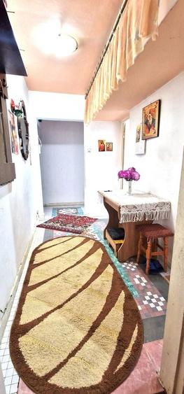 Apartament cu 3 camere semidecomandat în Km 4-5