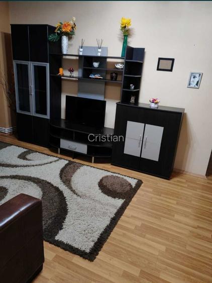 Inchiriez apartament 2 camere zona Piata Mare et4/4 55 mp.