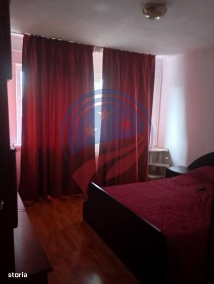 Apartament cu 3 camere decomandat în Rovine