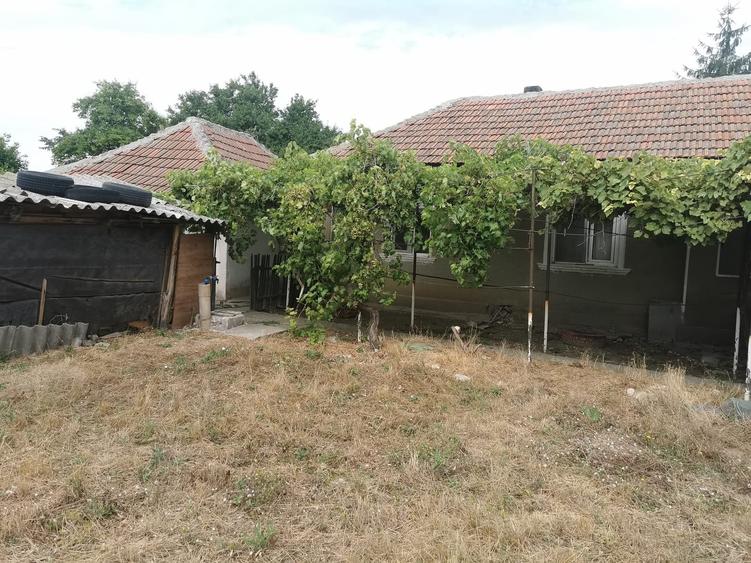 Casă cu 3 camere decomandat cu Canalizare în Cumpăna