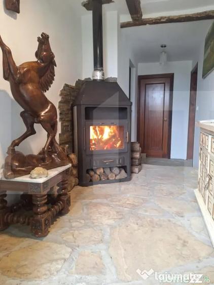 Casă cu 2 camere cu Teren 3300 Mp în Central