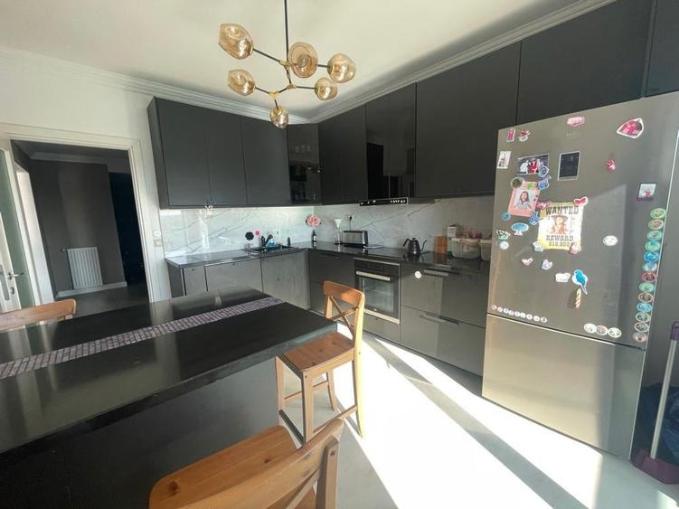 Apartament cu 4 camere decomandat în Lacul Tei