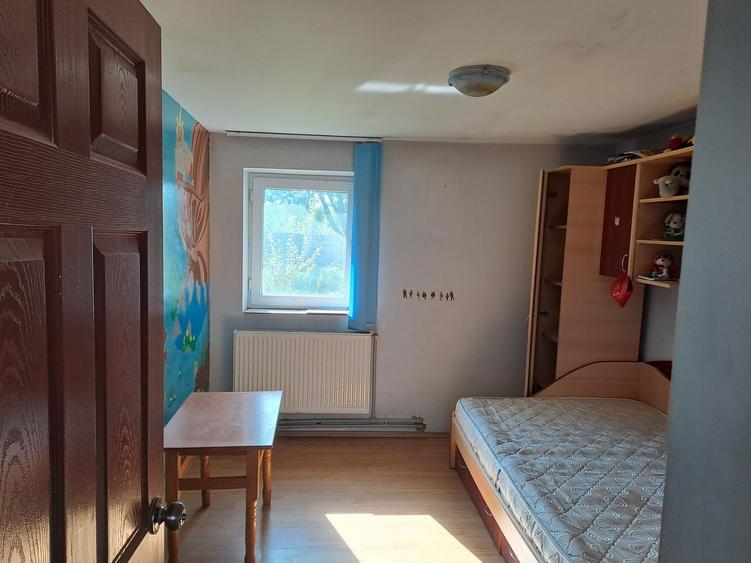 Casă cu 4 camere în Central