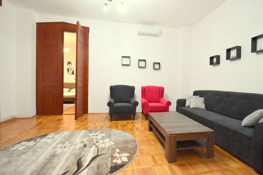 Apartament cu 3 camere semidecomandat, mobilat în Ultracentral