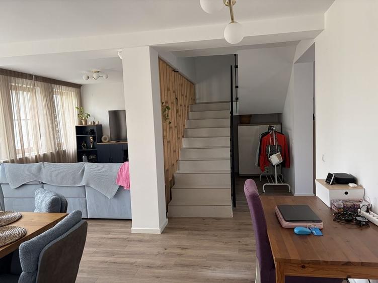 Casă cu 4 camere cu Teren 400 Mp în Central