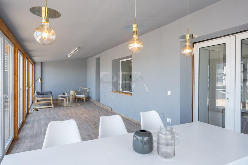 Apartament cu 5 camere decomandat, mobilat în Universitate