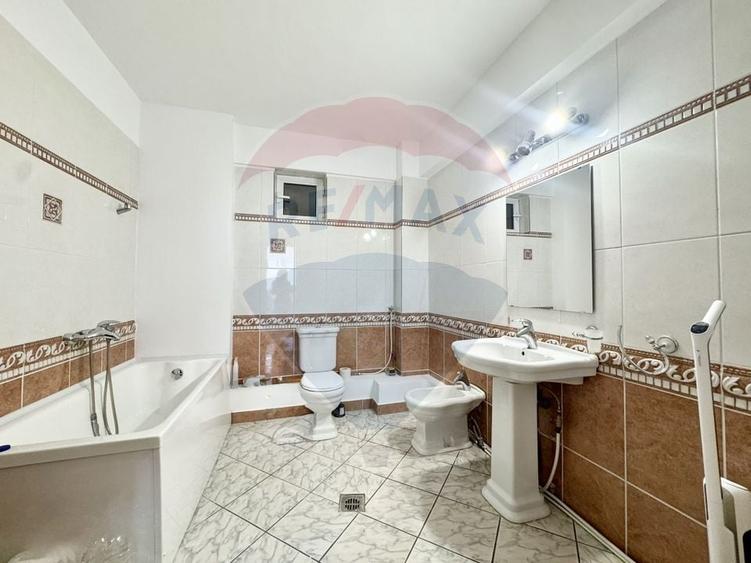 Casă cu 6 camere cu Teren 180 Mp în Giulești