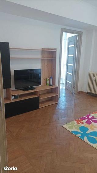 Apartament cu 2 camere semidecomandat în Centrul Civic