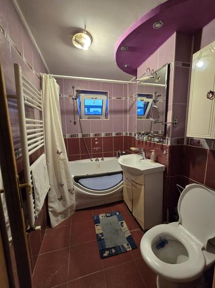 Apartament cu 3 camere decomandat în Central