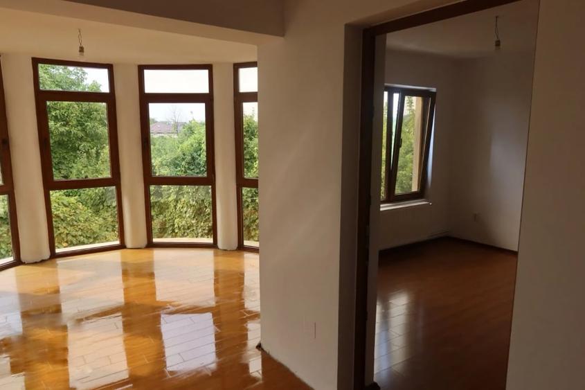 Casă individuală cu 6 camere cu Teren 1141 Mp în Valea Călugărească
