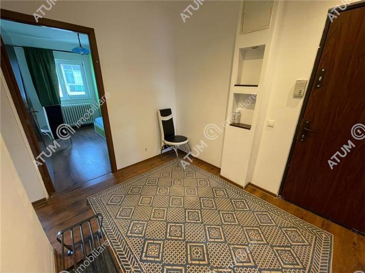 Apartament cu 3 camere decomandat, mobilat în Vasile Aaron