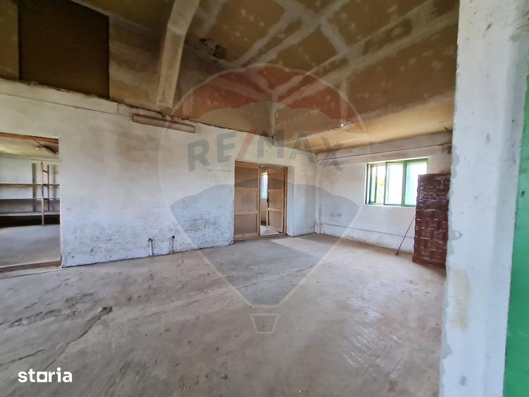 Casă cu 7 camere cu Teren 14574 Mp în Lisnău