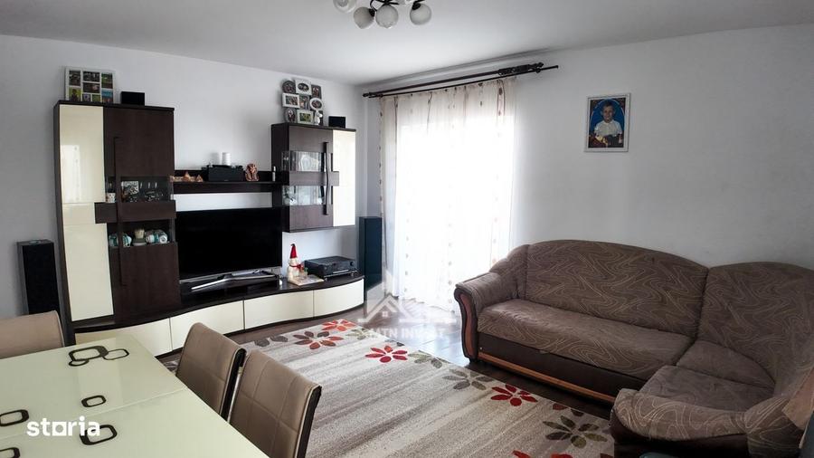 Apartament cu 3 camere decomandat în Paltin
