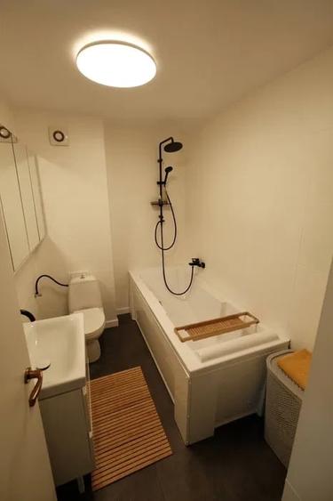 Apartament cu 2 camere semidecomandat, mobilat în Florești