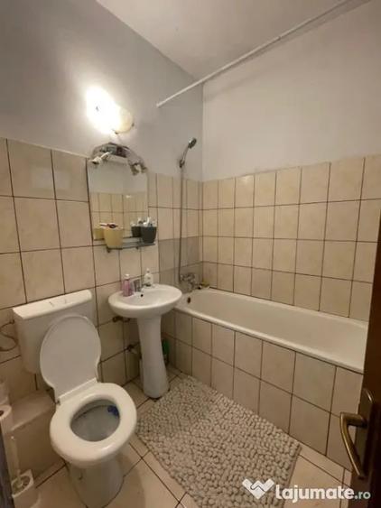 Casă cu 5 camere cu Teren 300 Mp în Central