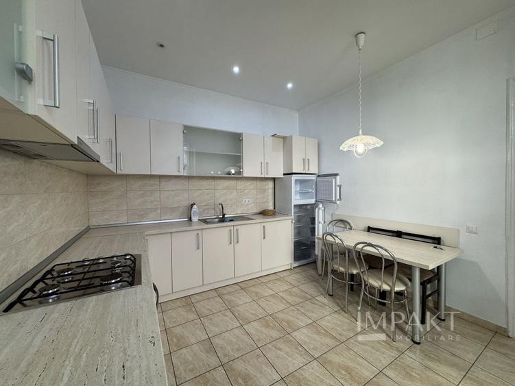 Apartament cu 2 camere semidecomandat, mobilat în Central