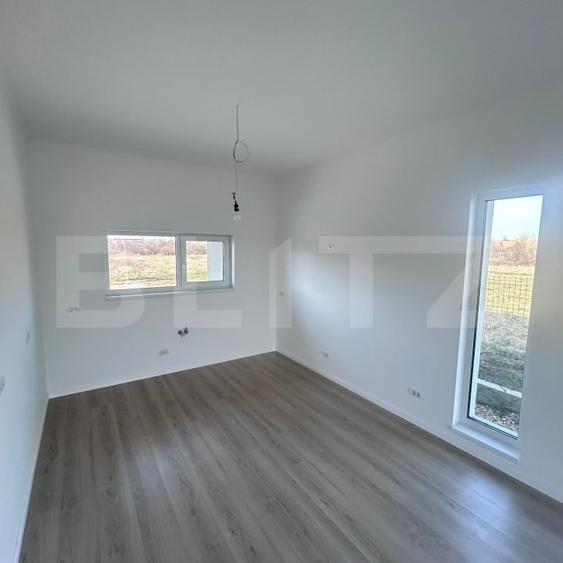 Duplex cu 4 camere cu Canalizare în Săcălaz