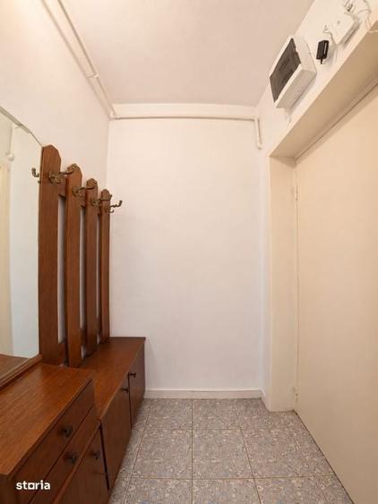 Apartament cu 3 camere semidecomandat în Careiului