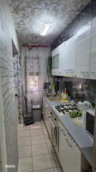 Apartament cu 3 camere decomandat în Podu Roș