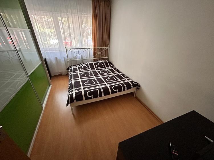 Apartament cu 3 camere decomandat în Baba Novac