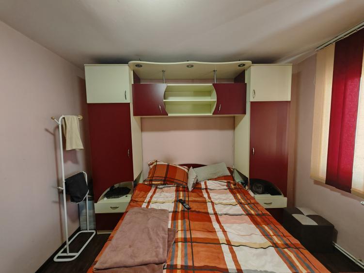 Apartament cu 3 camere decomandat în Cornișa