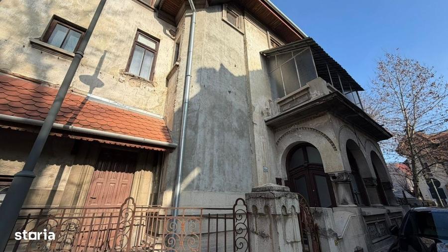 Apartament cu 3 camere decomandat, mobilat în Capitale