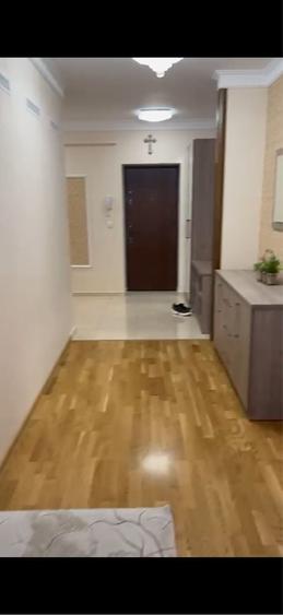 Apartament cu 4 camere decomandat în Dobroești