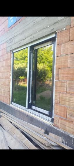Casă individuală cu 5 camere cu Teren 1200 Mp în Central