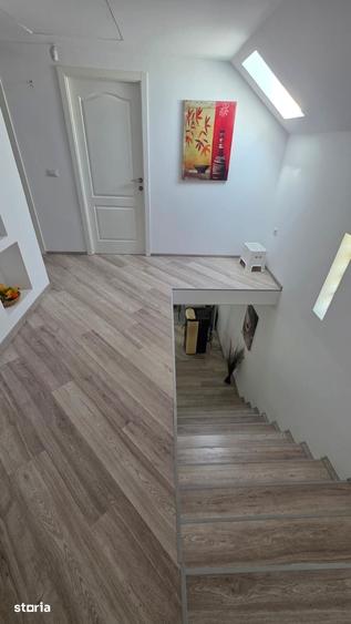 Casă cu 7 camere cu Teren 400 Mp în Central