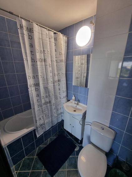 Apartament cu 3 camere semidecomandat în Cantemir