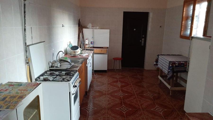 Casă cu 6 camere cu Teren 1300 Mp în Seciu