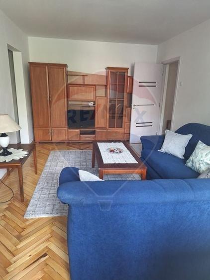 Apartament cu 2 camere semidecomandat, mobilat în Aurel Vlaicu