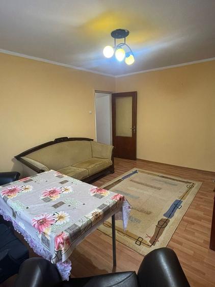 Apartament cu 3 camere nedecomandat, mobilat în Tomis Nord