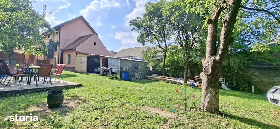Casă cu 6 camere cu Teren 650 Mp în Vulcan