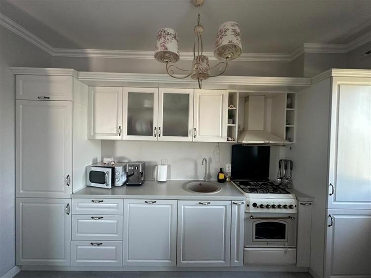 Apartament cu 3 camere decomandat, mobilat în Tătărași
