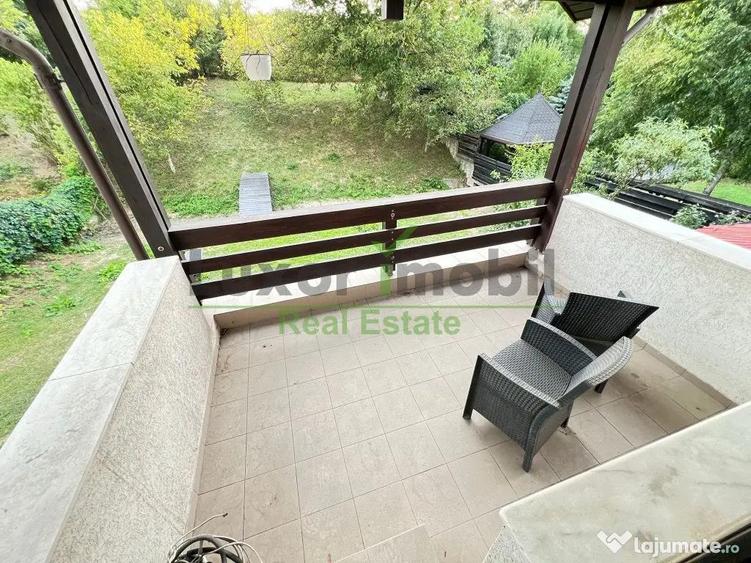 Casă cu 8 camere cu Teren 800 Mp în Bucium