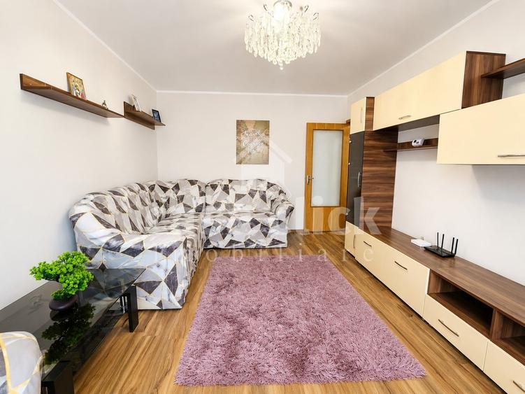 Apartament cu 3 camere decomandat în Piața Centrală