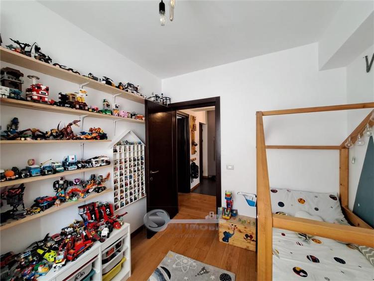 Apartament cu 3 camere decomandat, mobilat în Galata