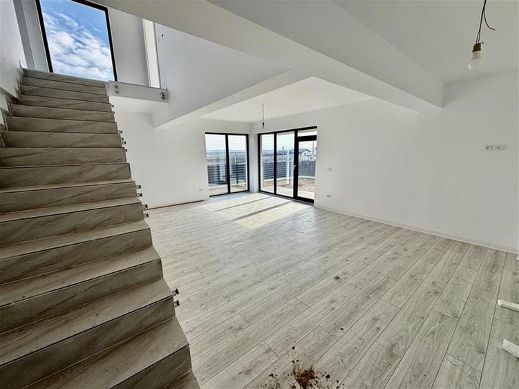 Duplex cu 4 camere cu Canalizare în Miroslava