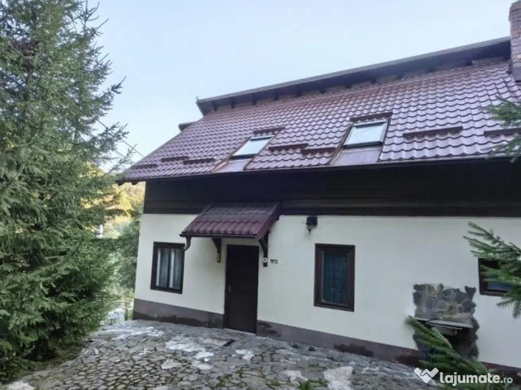 Casă cu 11 camere cu Teren 1560 Mp în Moieciu
