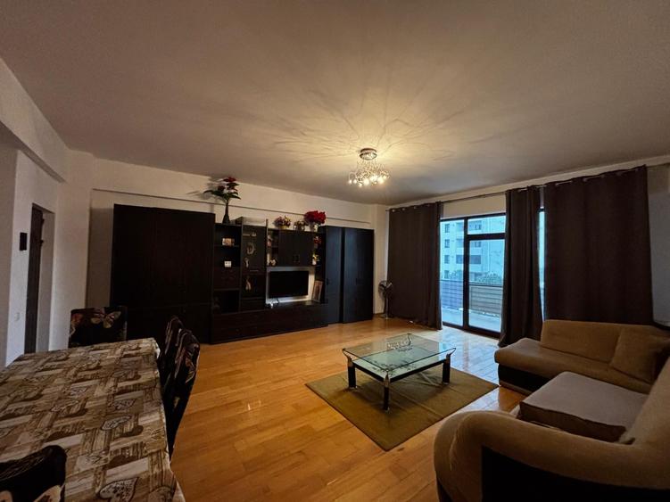 Apartament cu 3 camere decomandat, mobilat în Central