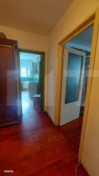 Apartament cu 3 camere semidecomandat în Simeria